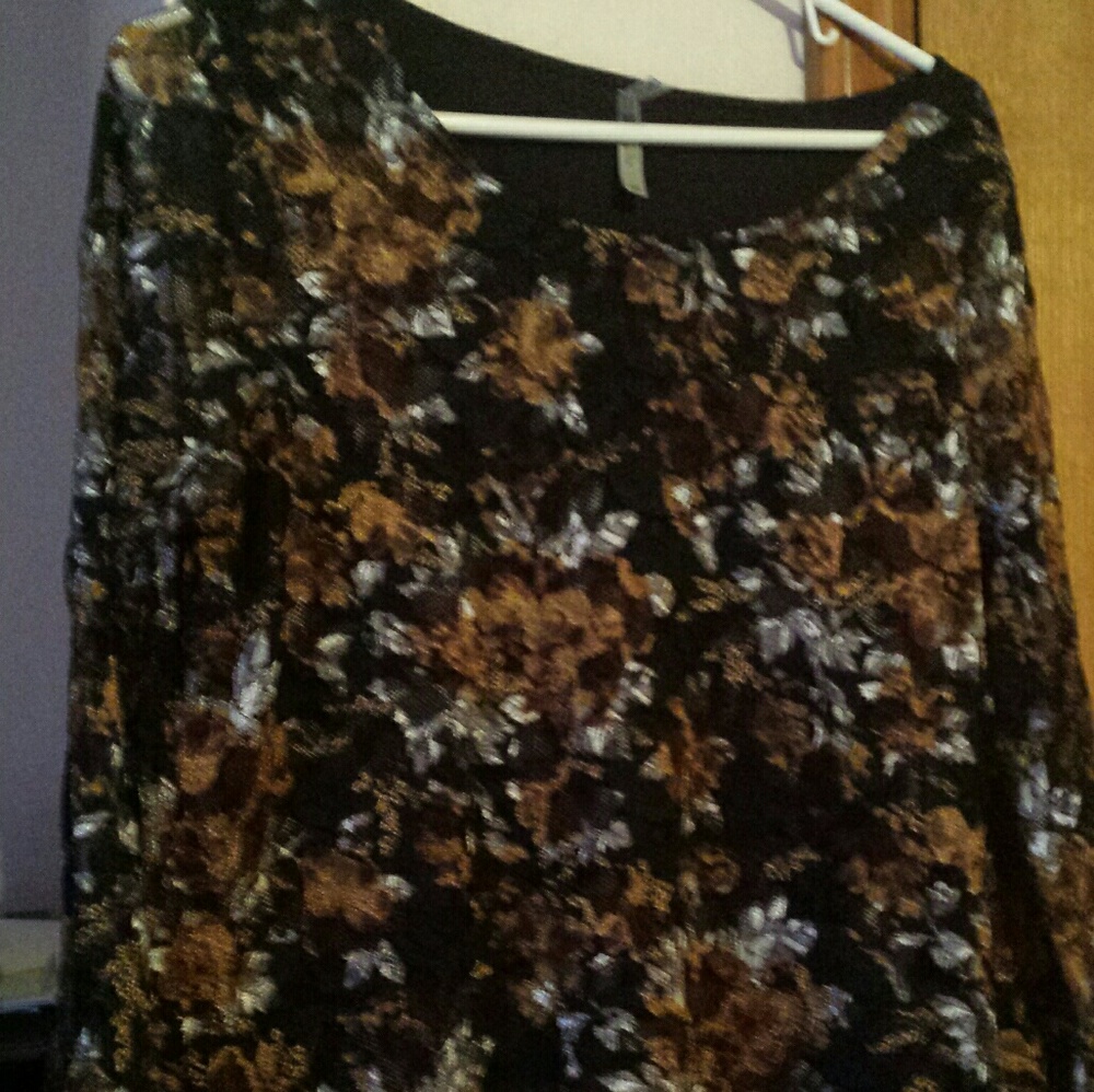 Very nice dress blouse. Lined.